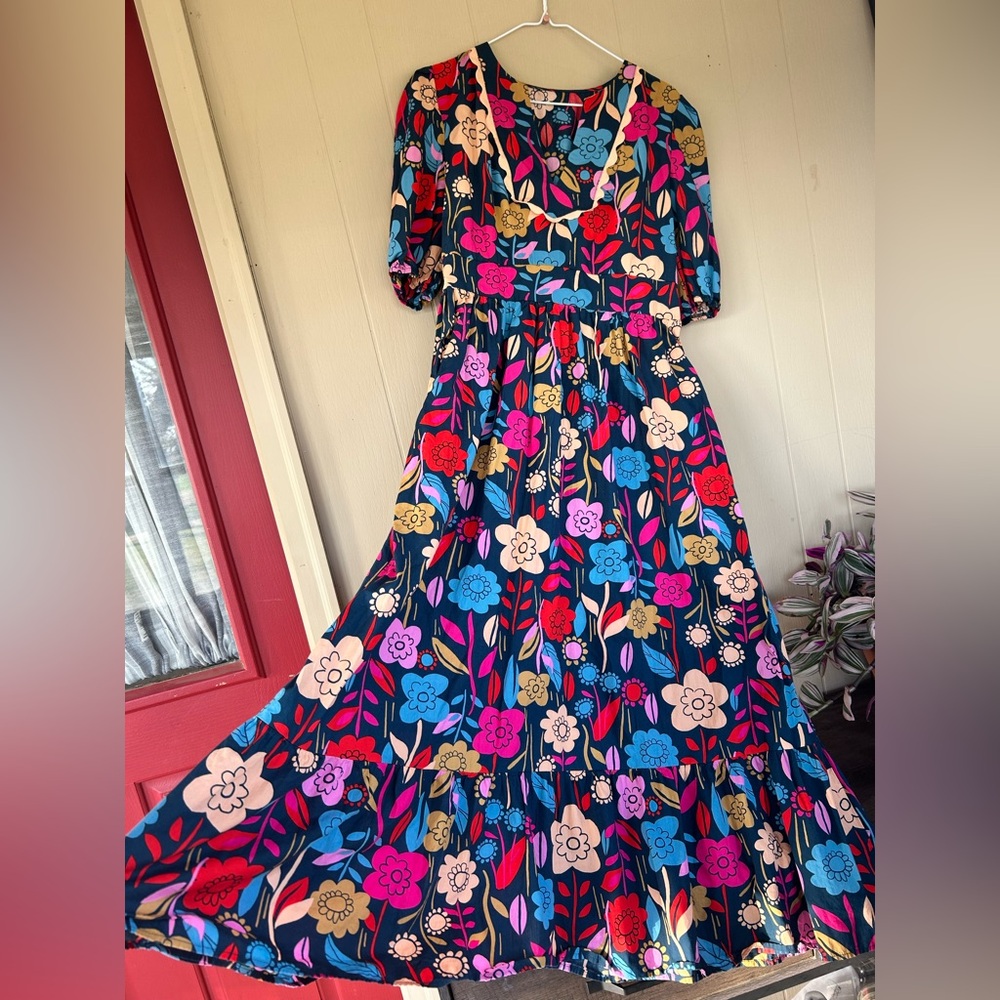 BEAUTIFUL NWOT Floral Maxi Dress with Multicolor Bloom Print